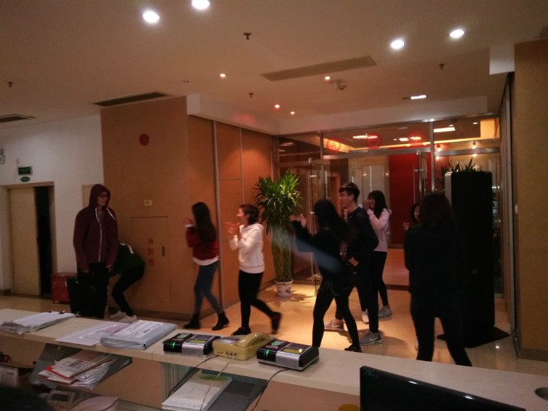 小鮮肉小仙女們準(zhǔn)備了快閃活動(dòng)